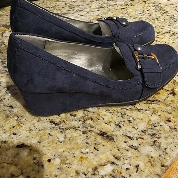 Unisa Shoes - EUC!! Unisa Blue Suede wedge shoes